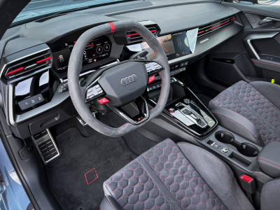 Audi RS3 Sportback 2.5 TFSI quattro/PERF/CARBONE/PANO/19/HUD/VOLL