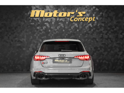 Audi RS4 AVANT 2.9 V6 QUATTRO