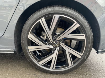 Volkswagen Golf VIII 2.0 TDI 150 R-line DSG