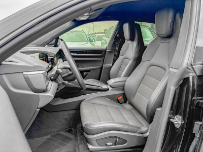 Porsche Macan MACAN 4