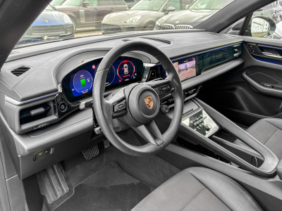 Porsche Macan MACAN 4