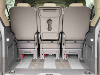 Volkswagen T7 Multivan 2.0 TDI 150 DSG Sport