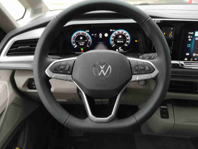 Volkswagen T7 Multivan 2.0 TDI 150 DSG Sport