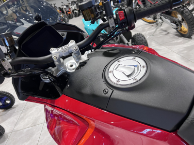 Moto Guzzi V 100 MANDELLO ROSSO MAGMA