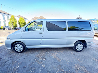Toyota Hiace Hiace 2.5/8xSitzer/Klima/2xSchiebetürer/Kühlschr