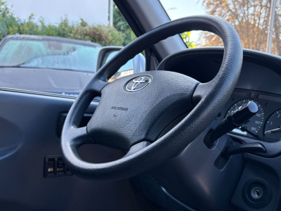 Toyota Hiace Hiace 2.5/8xSitzer/Klima/2xSchiebetürer/Kühlschr