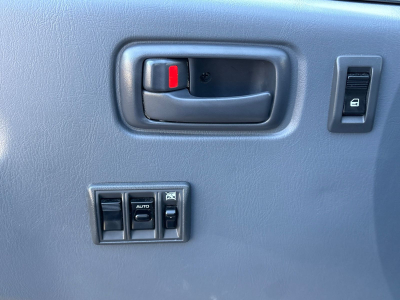 Toyota Hiace Hiace 2.5/8xSitzer/Klima/2xSchiebetürer/Kühlschr