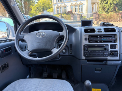 Toyota Hiace Hiace 2.5/8xSitzer/Klima/2xSchiebetürer/Kühlschr