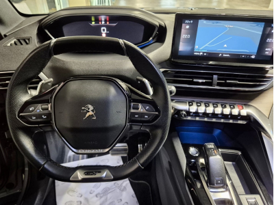 Peugeot 5008 2.0 BLUEHDI 180 GT 7 SITZE FOCAL PANO CUIR NAVI 1 HAND