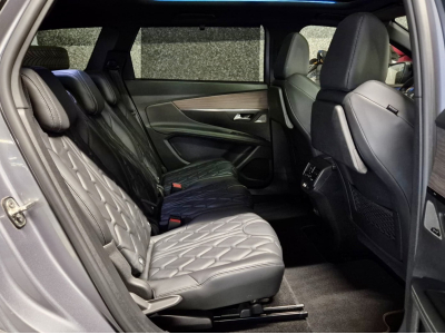 Peugeot 5008 2.0 BLUEHDI 180 GT 7 SITZE FOCAL PANO CUIR NAVI 1 HAND