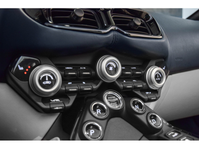 Aston Martin V8 Vantage ROADSTER - Ultramarine Black