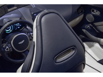 Aston Martin V8 Vantage ROADSTER - Ultramarine Black