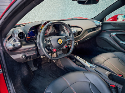 Ferrari F8 Tributo F1 VOLL/20/LIFT/KAMERA/PASSENGER D/CARBON STEERING W