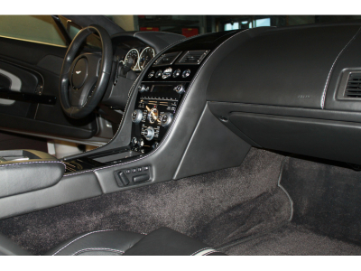 Aston Martin V12 Vantage S FRANCAISE | SUIVI | CARBONE | HAMMERHEAD SILVER | HOUSSE | CHARGEUR