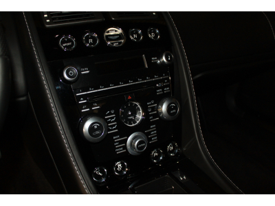 Aston Martin V12 Vantage S FRANCAISE | SUIVI | CARBONE | HAMMERHEAD SILVER | HOUSSE | CHARGEUR