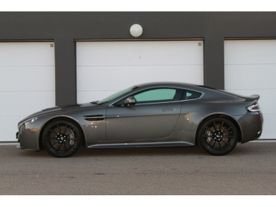 Aston Martin V12 Vantage S FRANCAISE | SUIVI | CARBONE | HAMMERHEAD SILVER | HOUSSE | CHARGEUR