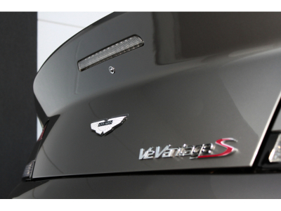 Aston Martin V12 Vantage S FRANCAISE | SUIVI | CARBONE | HAMMERHEAD SILVER | HOUSSE | CHARGEUR