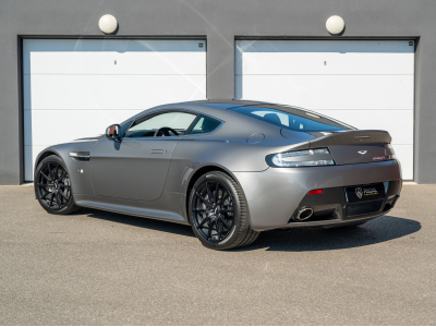 Aston Martin V12 Vantage S FRANCAISE | SUIVI | CARBONE | HAMMERHEAD SILVER | HOUSSE | CHARGEUR
