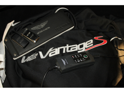 Aston Martin V12 Vantage S FRANCAISE | SUIVI | CARBONE | HAMMERHEAD SILVER | HOUSSE | CHARGEUR