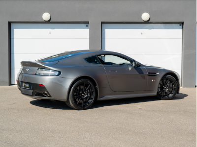 Aston Martin V12 Vantage S FRANCAISE | SUIVI | CARBONE | HAMMERHEAD SILVER | HOUSSE | CHARGEUR