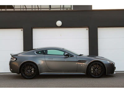 Aston Martin V12 Vantage S FRANCAISE | SUIVI | CARBONE | HAMMERHEAD SILVER | HOUSSE | CHARGEUR