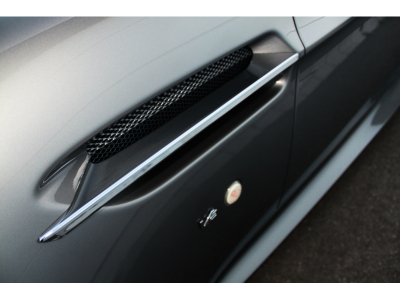 Aston Martin V12 Vantage S FRANCAISE | SUIVI | CARBONE | HAMMERHEAD SILVER | HOUSSE | CHARGEUR