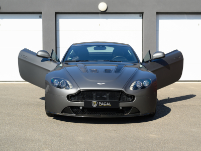 Aston Martin V12 Vantage S FRANCAISE | SUIVI | CARBONE | HAMMERHEAD SILVER | HOUSSE | CHARGEUR