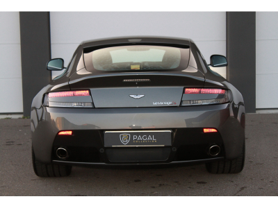Aston Martin V12 Vantage S FRANCAISE | SUIVI | CARBONE | HAMMERHEAD SILVER | HOUSSE | CHARGEUR