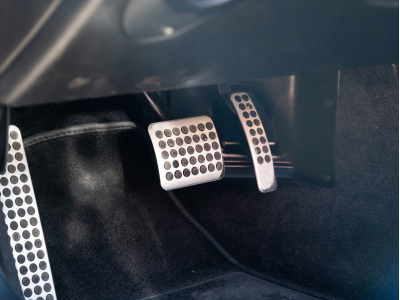 Aston Martin V12 Vantage S FRANCAISE | SUIVI | CARBONE | HAMMERHEAD SILVER | HOUSSE | CHARGEUR