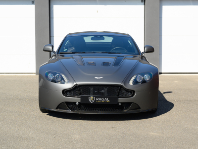 Aston Martin V12 Vantage S FRANCAISE | SUIVI | CARBONE | HAMMERHEAD SILVER | HOUSSE | CHARGEUR