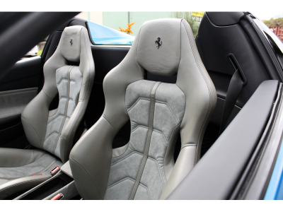 Ferrari 488 Spider SPIDER | CARBONE | BLU CORSA | TORTORA