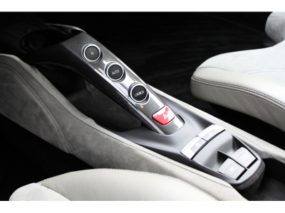 Ferrari 488 Spider SPIDER | CARBONE | BLU CORSA | TORTORA