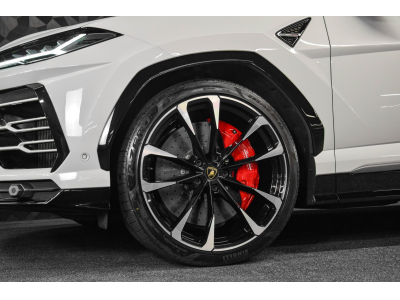 Lamborghini Urus V8 - BIANCO ICARUS METALLIC