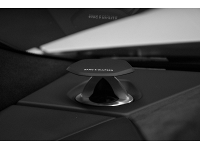 Lamborghini Urus V8 - BIANCO ICARUS METALLIC