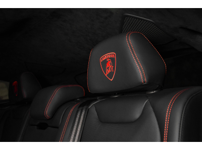 Lamborghini Urus V8 - BIANCO ICARUS METALLIC