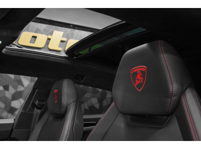 Lamborghini Urus V8 - BIANCO ICARUS METALLIC