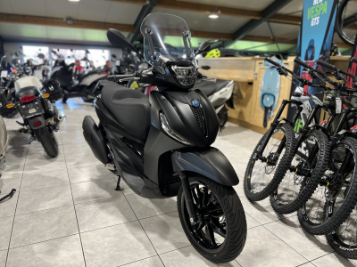 Piaggio Beverly 400 DEEP BLACK