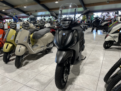 Piaggio Beverly 400 DEEP BLACK