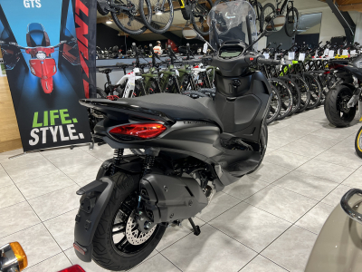 Piaggio Beverly 400 DEEP BLACK