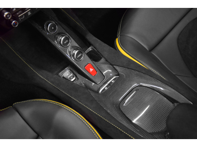 Ferrari Portofino M / EXTRARANGE - VIOLA HONG KONG