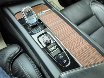 Volvo XC60 T8 TWIN ENGINE AWD PHEV CARPLAY CUIR SUSPENSIONS PNEU