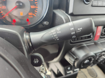 Suzuki Jimny 1.5i 4x4 UTILITAIRE CLIM ATTACHE REMORQUE BLUETOOTH SIEGES CHAUFFANTS