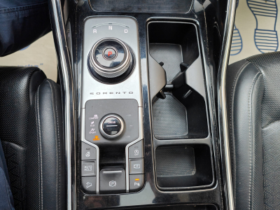 Kia Sorento 2.2 CRDI AWD 4 7PLACES TOIT PANO SIEGES VENTIL+CHAUFF CARPLAY