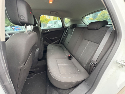 Opel Astra Astra J Lim. 5-trg. White Edition