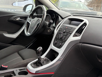 Opel Astra Astra J Lim. 5-trg. White Edition