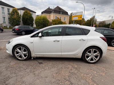 Opel Astra Astra J Lim. 5-trg. White Edition