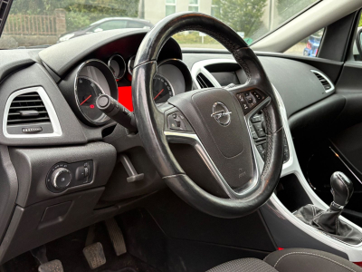 Opel Astra Astra J Lim. 5-trg. White Edition