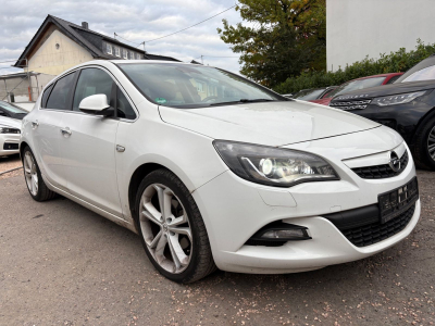 Opel Astra Astra J Lim. 5-trg. White Edition
