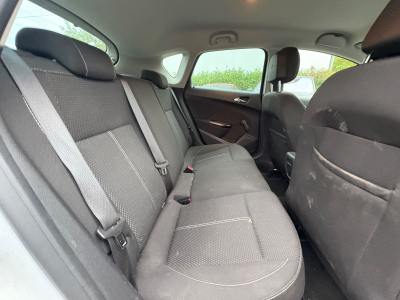 Opel Astra Astra J Lim. 5-trg. White Edition