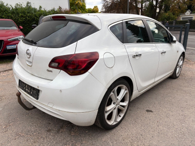 Opel Astra Astra J Lim. 5-trg. White Edition